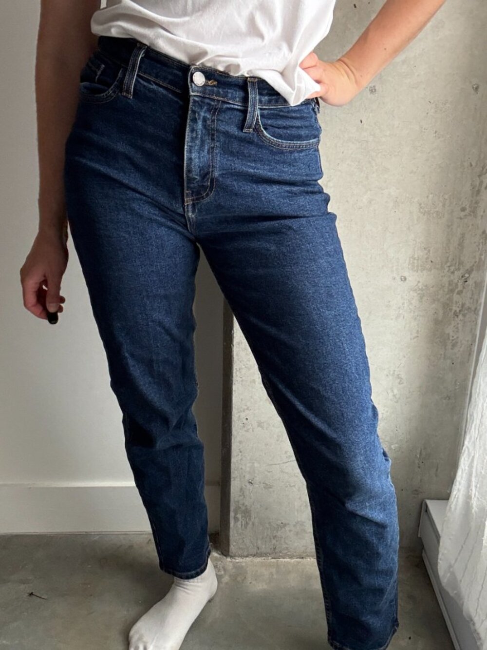 Barrel leg blue jeans
